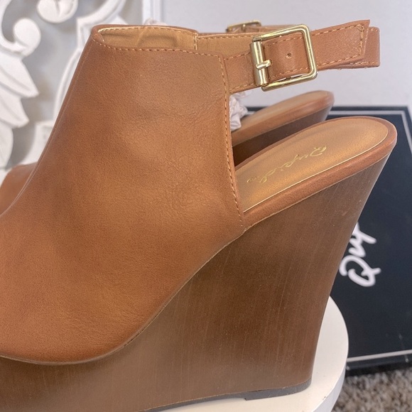 Qupid Leatherette Peep Toe Ankle Strap Wedge Booties BRAND NEW IN BOX! - Picture 11 of 14